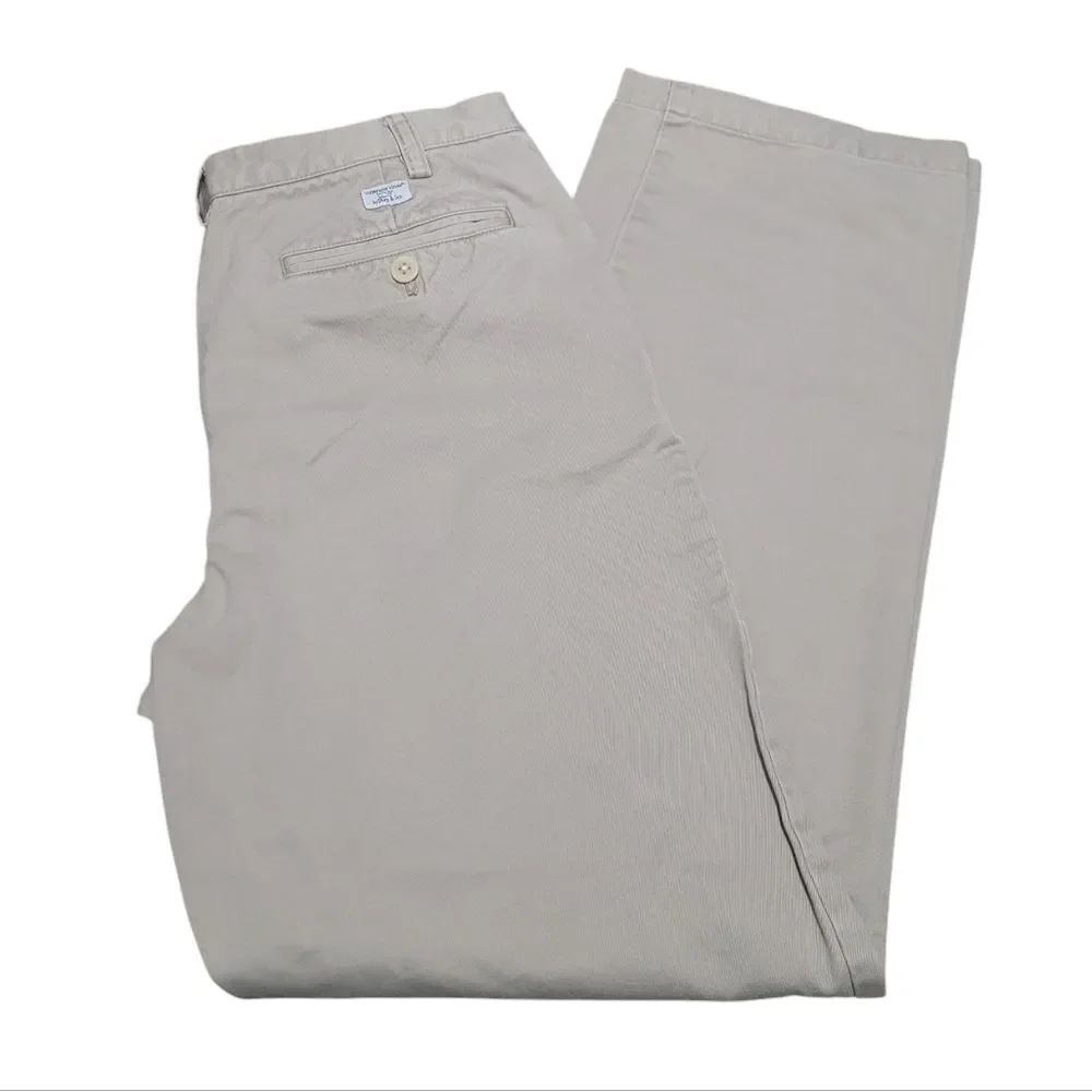 Vineyard Vines kakhi pants